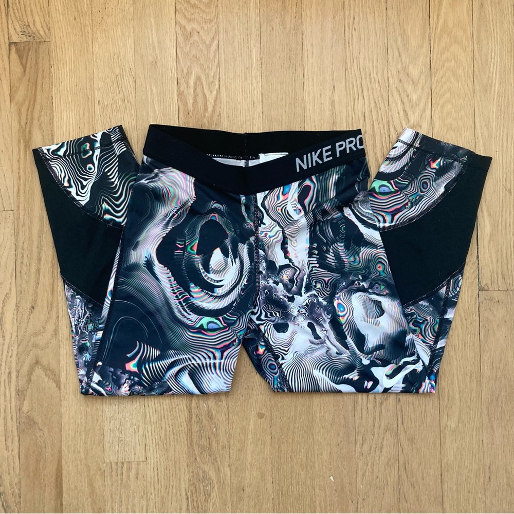 Nike Pro Capri Leggings Women’s Psychedelic Dri Fit